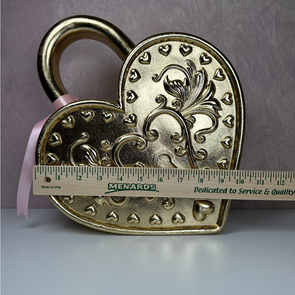 Heart-Shaped Decorative Padlock in Gold - Picture 6 of 16